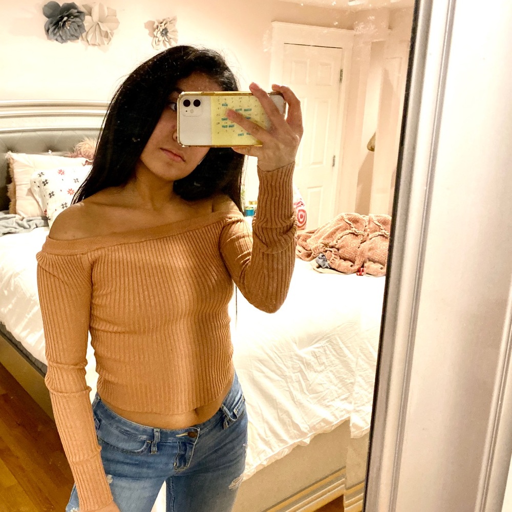 Ripped off the shoulder crop top